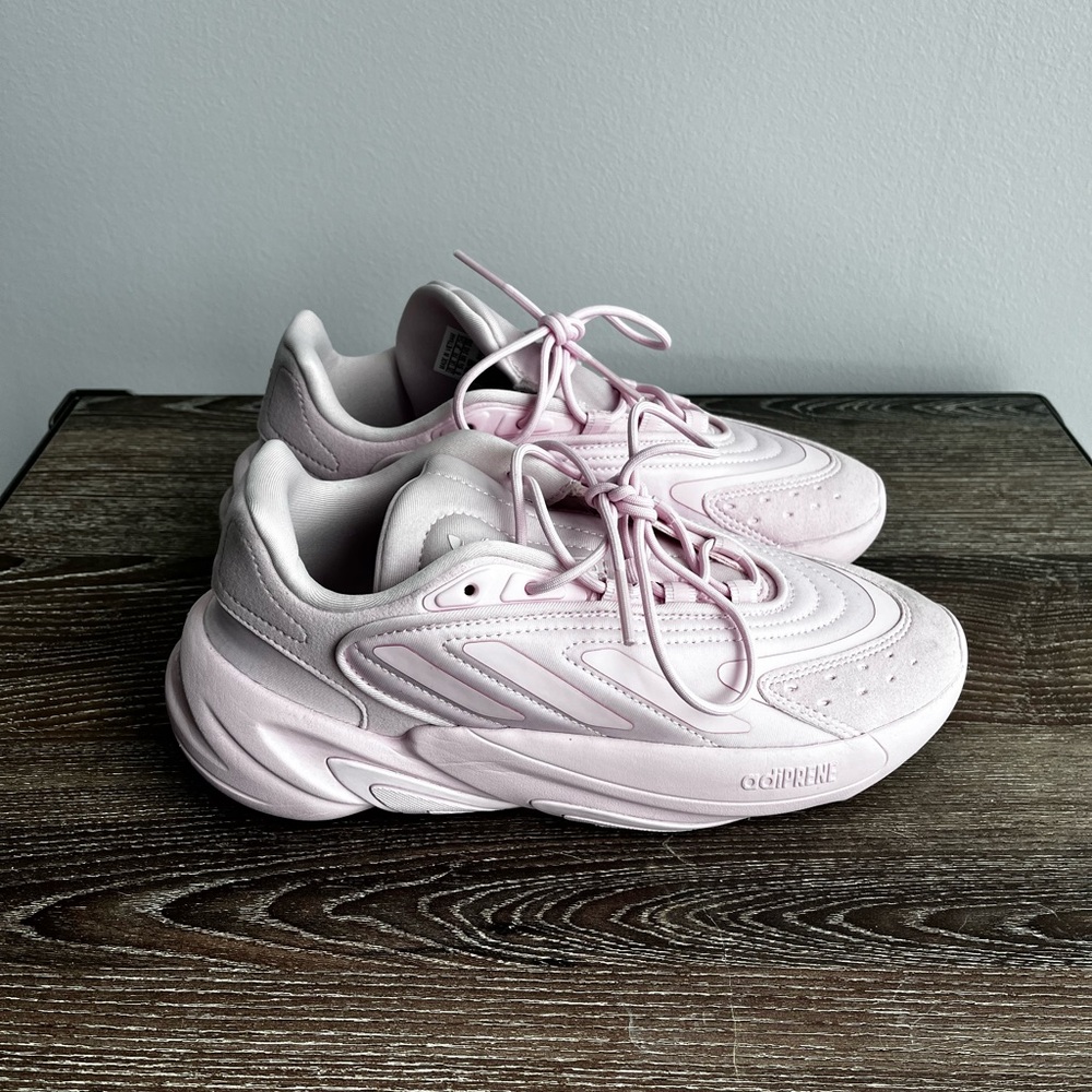 Adidas Ozelia sneakers!